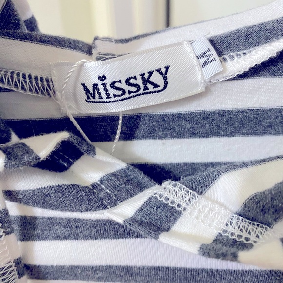 😎😍Grey & White Vertical Striped Fitted Stretchy Hoodie Quarter Sleeve Midi Dress - Picture 4 of 6